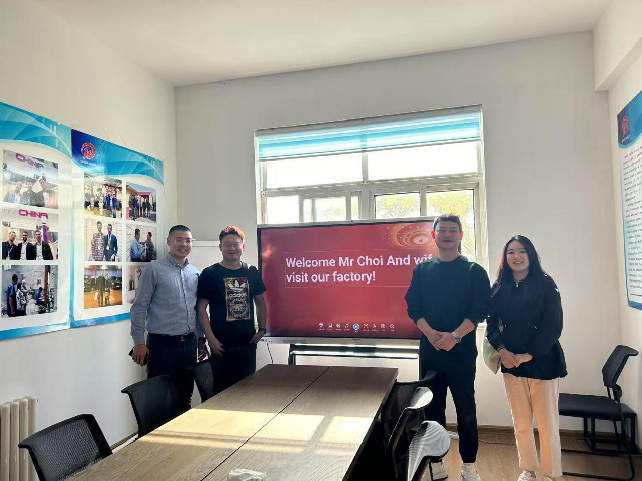 I clienti coreani visitano la nostra fabbrica