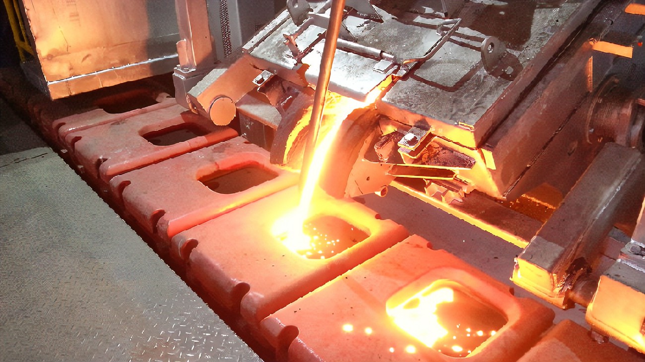 Quali sono le caratteristiche del sistema di versamento della pressa per bordi? Quali tipi di getti sono applicabili?