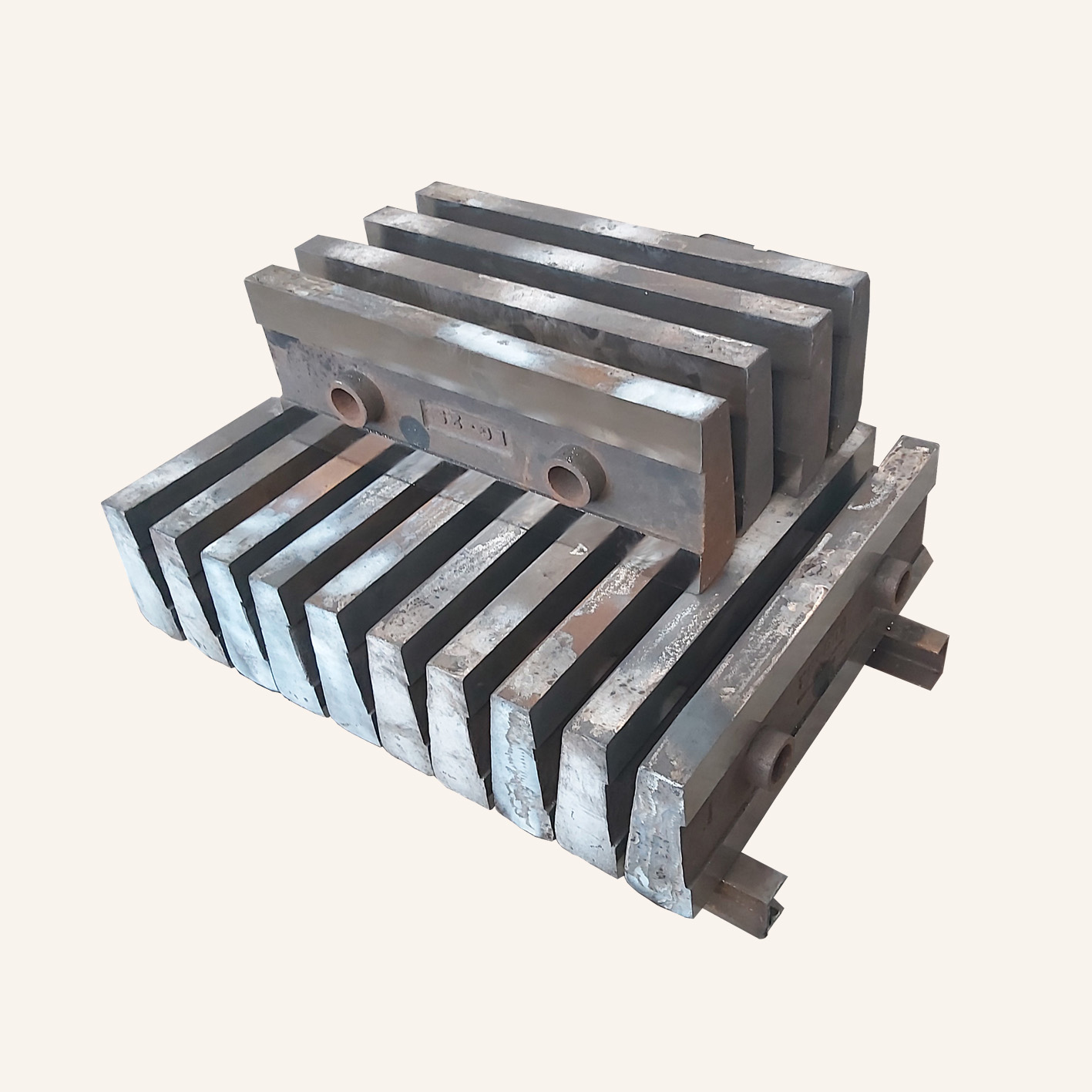 Pratica di usare la fusione in schiuma persa per produrre piastre di rivestimento in acciaio di manganese alto per frantoi