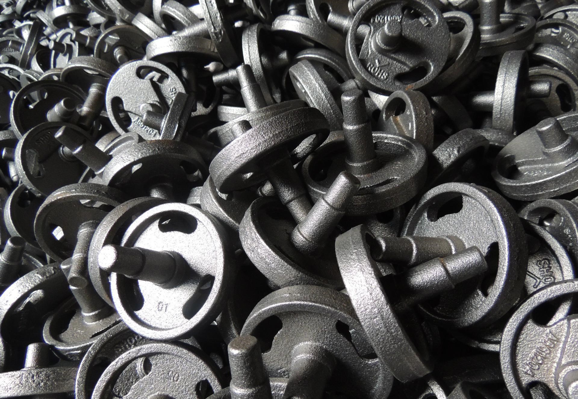 Come gestire i difetti di isolamento freddo in piccole parti di ferro duttile a parete sottile?